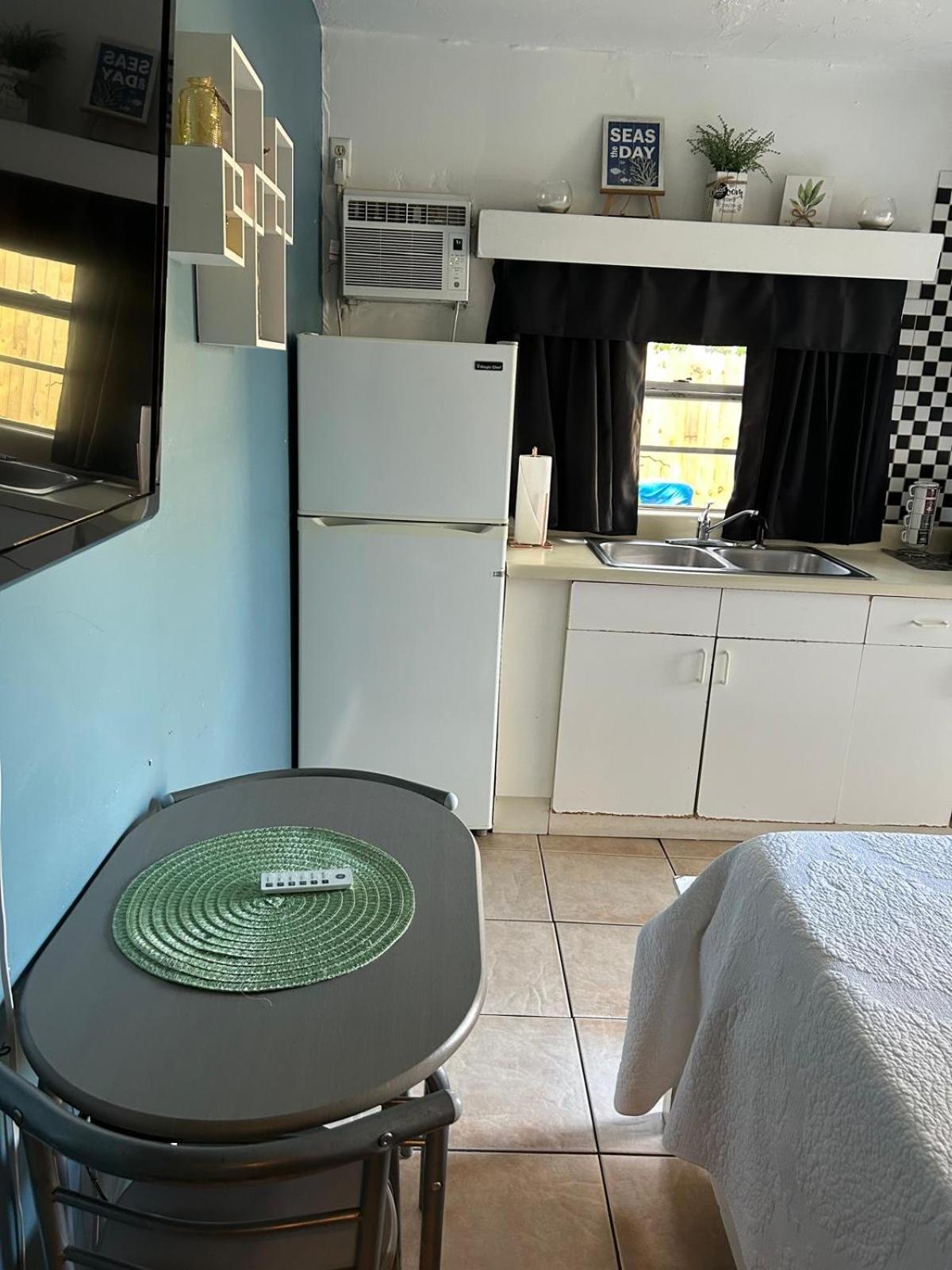 Mini Studio: 10 Min/Siesta Key/Private Entrance/ ซาราโซตา ภายนอก รูปภาพ